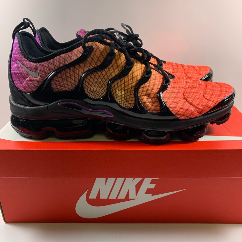 NIKE AIR VAPORMAX PLUS SUNSET size 13 924453-604